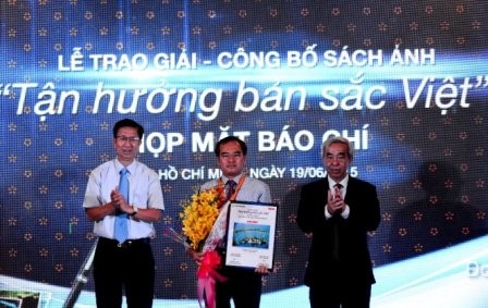 Trao giải cuộc thi ảnh “Tận hưởng bản sắc Việt” - ảnh 1